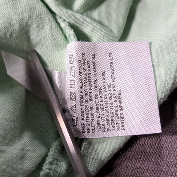 Uniqlo x Ambush Minnie Mickey Mouse Holding Hands Heart Green Graphic Tee VG XS - Picture 9 of 10